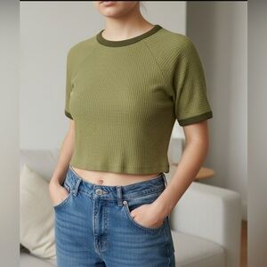 Wild fable textured crop top short sleeved scoop neck tee size large